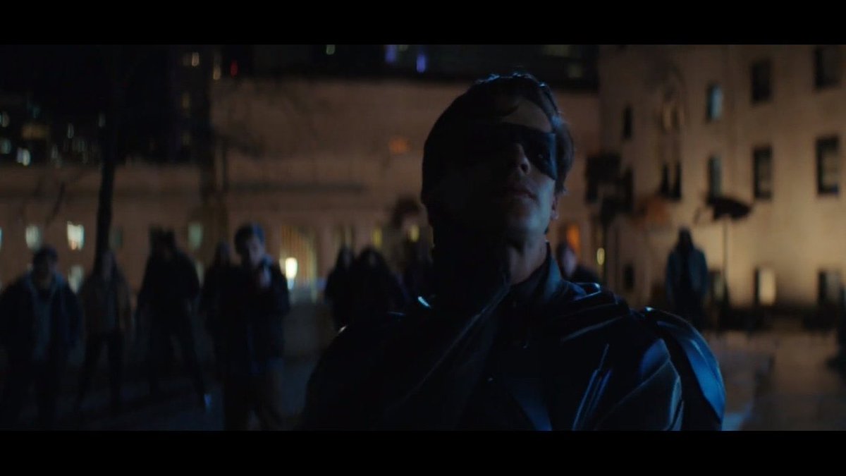 profursure's tweet photo. Nightwing being shot by a random street kid is giving the same energy as Donna dying from being executed. #DCTitans https://t.co/YhjOaNTsG0