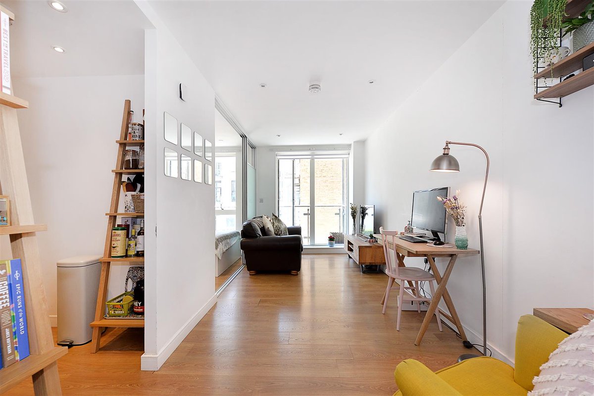 franktalking's tweet photo. Ceram Court, Bow, E3
£290,000

A well-appointed first floor Manhattan studio apartment situated in the sought-after Ceram Court.

https://t.co/6xCBh5PAPf https://t.co/13ZgOIadzZ