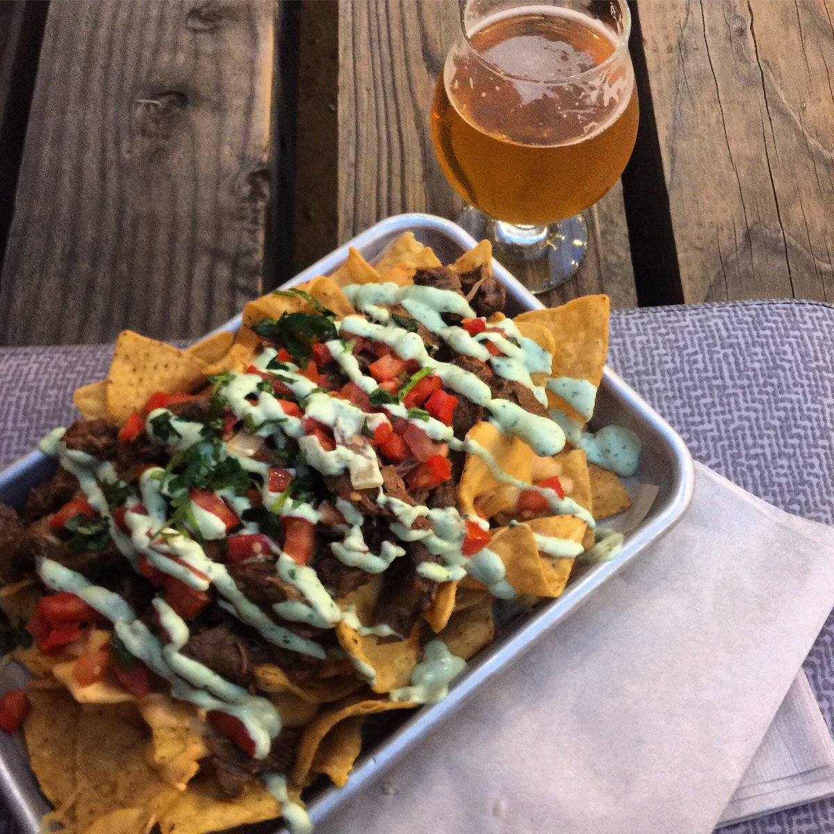 jackop2011's tweet image. All I needed today after work was cold beer 🍺 with nachos yummy