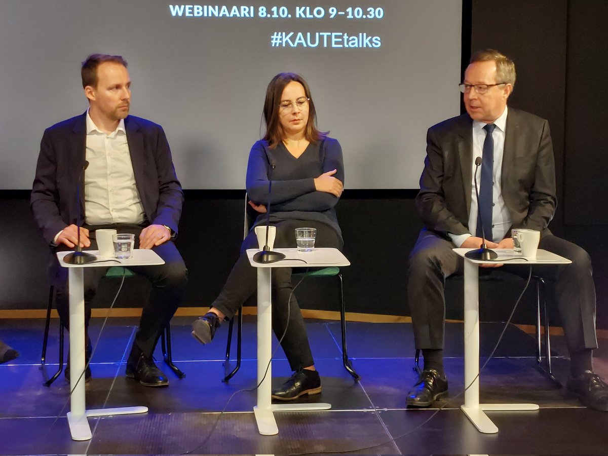 UniOulu's tweet photo. Ministeri @MikaLintila : Mikroyritykset usein alkavat kasvaa sukupolvenvaihdosten kautta. Tarvitaan kuitenkin vientiä ja hyviä rahoitusmalleja, jotta voi kasvaa. @BusinessFinland voi kannustaa myös alueellisesti. #KAUTETalks #UniOuluKSI #KAUTEsäätiö https://t.co/maHoqMZ4oa