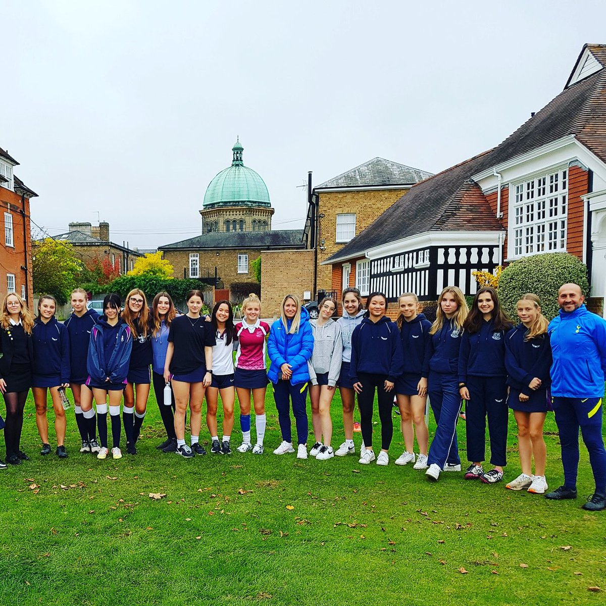 A great afternoon yesterday sharing my story with the football team at <a href="/HaileyburySport/">Haileybury Sport</a> , a fantastic group of young women who will no doubt run the world in the future 🤩 #girlpower #nextjen #girlsfootball