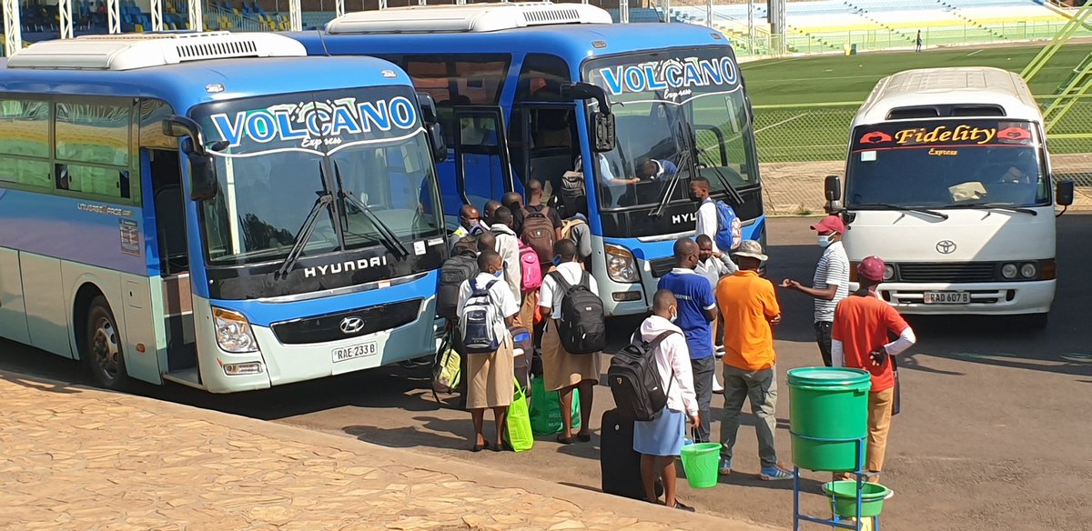 atprassociation's tweet photo. #ATPR Mu gikorwa cyo gutwara abanyeshuri bagiye gutangira amasomo y'igihembwe cya mbere 2021. Mu rwego rwo kwirinda #COVID-19 imodoka zibatwara barazisanga muri stade ya Nyamirambo @MWNGZ_T @CafuOli @HusseinNziza @RURA_RWANDA @Rwanda_Edu @Rwandapolice @CityofKigali @RwandaSouth https://t.co/1aRfePd1Qf