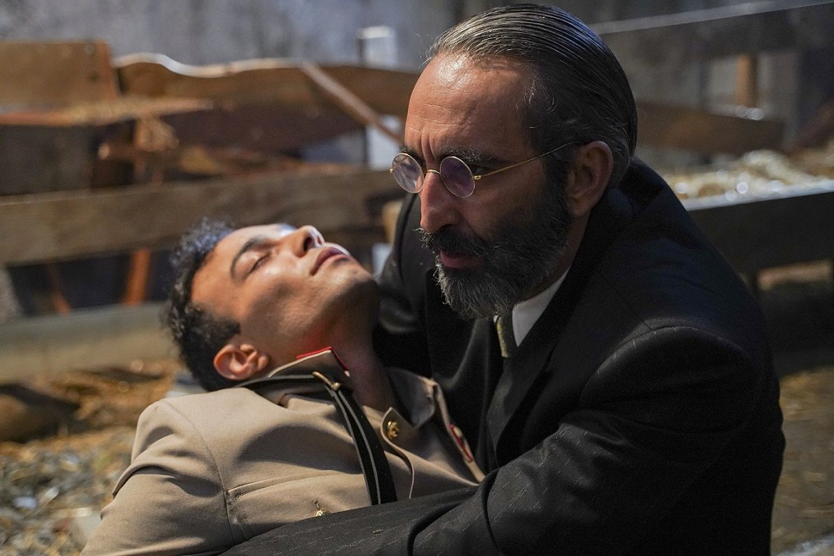 azizdizitv's tweet photo. Ekran yolculuğu için gün sayan Aziz, farklı hikayesi ve dev kadrosu ile çok yakında Show TV’de. https://t.co/yqb24Bge7C