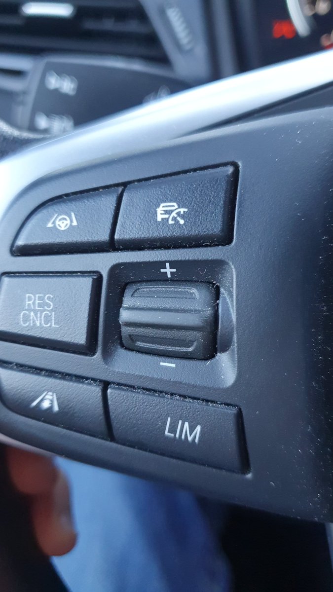 ancarpan's tweet photo. Il bidone non finisce mai di stupire. In tangenziale in coda ai 40km/h il cruise control adattativo non vede il camion 5m davanti a me. @BMWItalia #255xe https://t.co/mKD0a5H07a