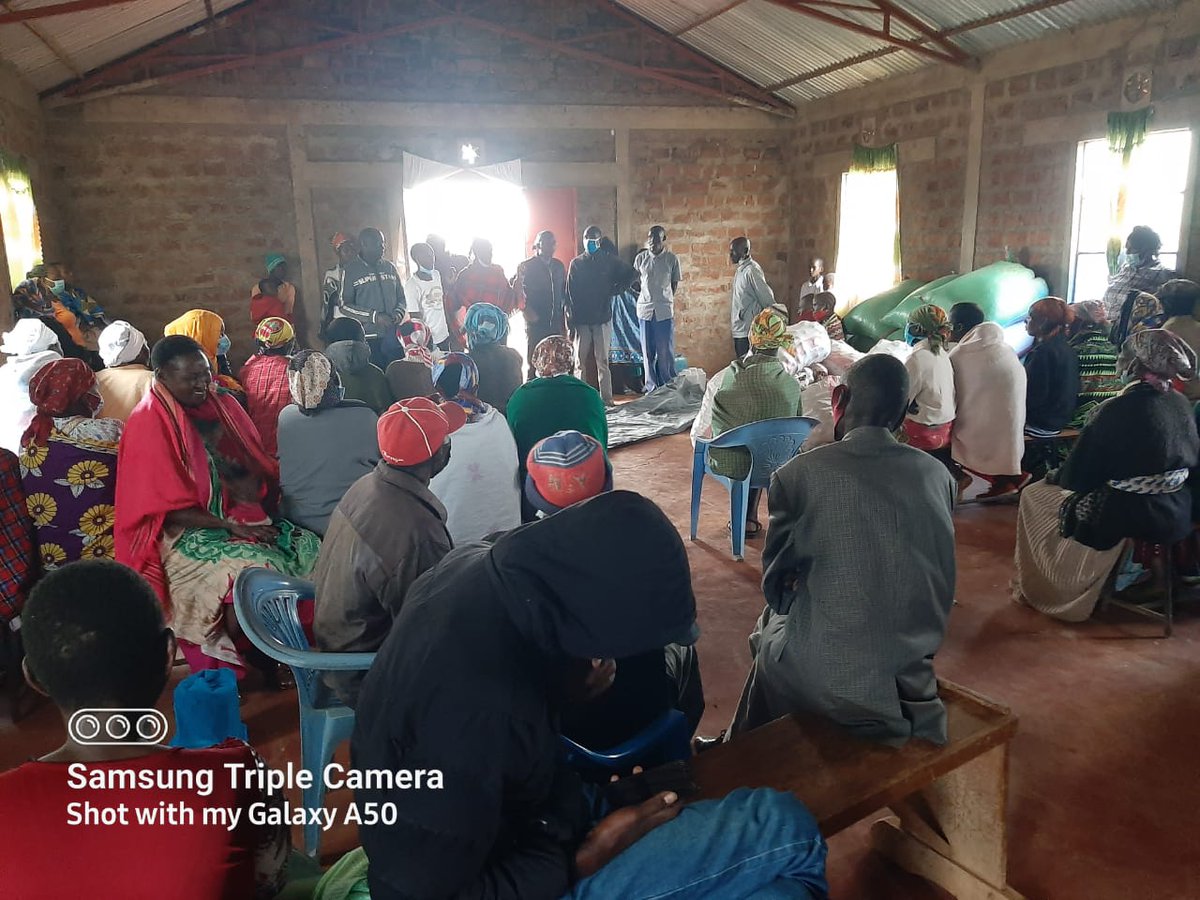 LaikipiaTeam's tweet photo. Yesterday Team Laikipia distributed potatoes to our brothers and sisters in Olmoran; Kang'a in Gatero, Kiambogo in Karandi, Riricua, Sipili, who have been displaced by the recent insecurity.We believe in being our brothers keepers and we shall stand with ALL Laikipians. https://t.co/bcxjsF9IZO