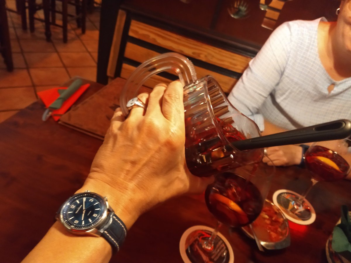 smartalix's tweet image. Time to enjoy the evening! Wearing the awesome #JaegerLeCoutre Polaris on a blue alligator strap. I'm going to talk about this and other straps on my YouTube #watch channel #TalkingTimepieces, please check it out and subscribe! 
youtube.com/channel/UCQkmG…