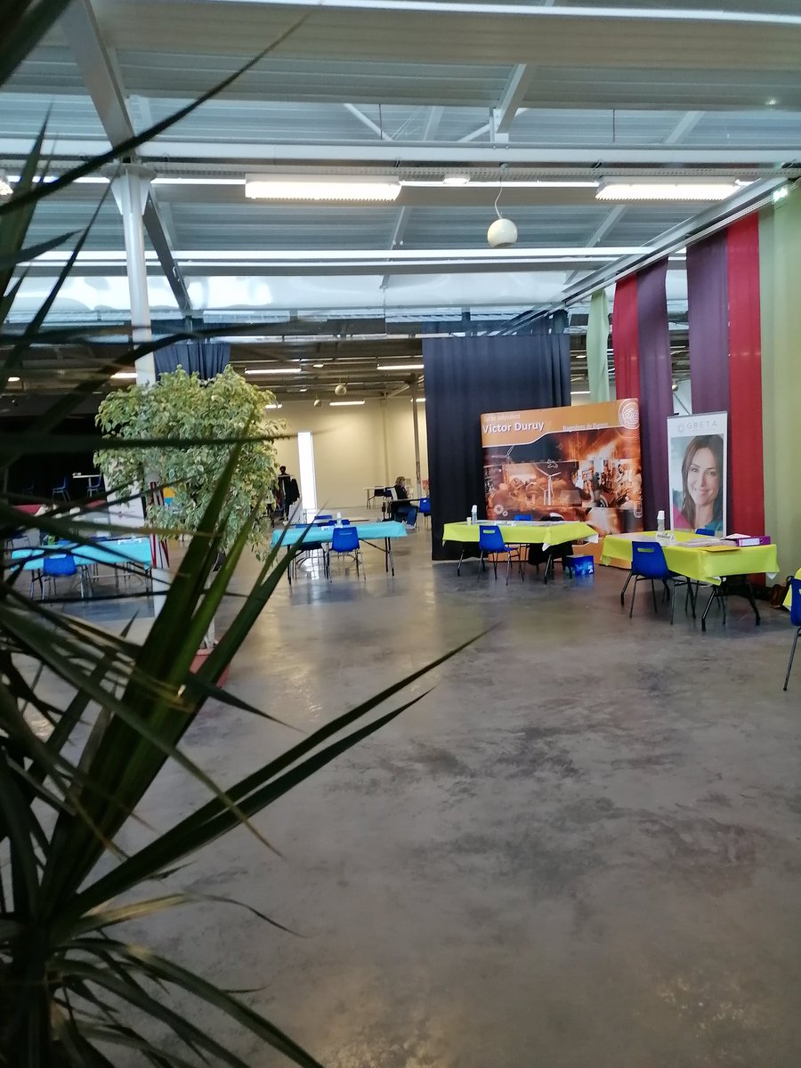 catguilbaudeau's tweet photo. L'ouverture du forum "Vivre et travailler à la montagne" de Bagnères de Bigorre est imminente, bonne journée à tous, aujourd'hui "160 postes pour 120 offres", forum organisé par la #CCHB et les équipes de @CorinneGuijarro du @Poleemploi_oc de #TarbesPyrénées #TousMobilises https://t.co/cUQaROg2WD