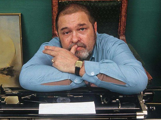 «Настоящий Штирлиц»: Юлиану Семенову исполнилось бы 90 лет

Автору романов «Семнадцать мгновений весны», «Петровка, 38», «ТАСС уполномочен заявить», «Майор Вихрь», «Противостояние», которыми зачитывался весь Советский Союз, литературному отцу Штирлица 8… t2p.pw/7fjlo9Tt39