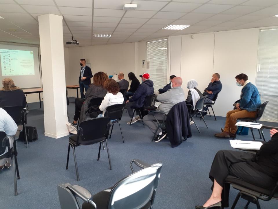 une belle affluence pour une #formation  en POEC "employé libre service" avec <a href="/lidlfrance/">Lidl France</a> pour des demandeurs en situation de #Handicap.
Motivation +++ 💪💪👍 
bravo à toutes et tous 👏  
#inclusion #avecpoleemploi #avecpoleemploi
@poleemploi_RCVL <a href="/patrick_boissy/">Patrick BOISSY</a> <a href="/Cath45RENAUD/">CatherineRENAUD</a>