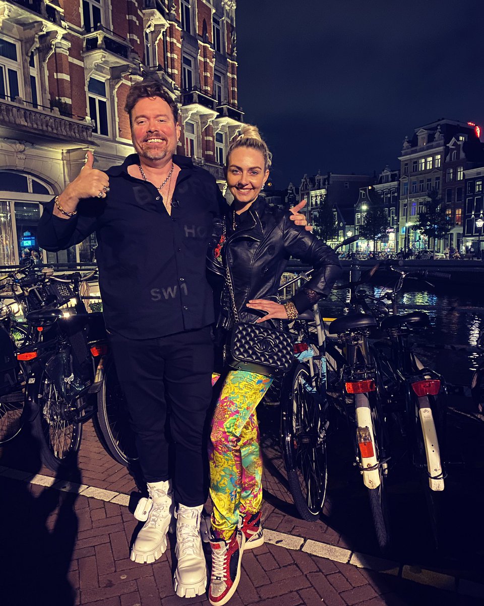 KryptoKamikaze's tweet photo. Piękna Polska reprezentacja naszej społeczności w Amsterdamie #HEX #PulseChain 
#HEXMisja dzieki 👍✌👌🇵🇱 https://t.co/STL2vbHDE5