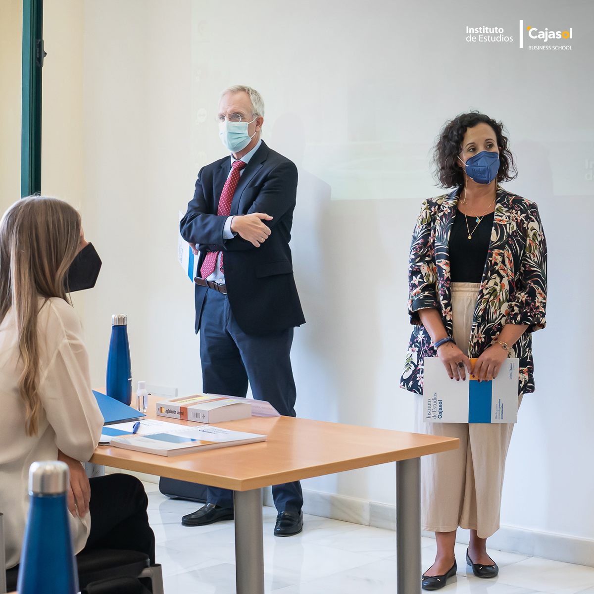 iecajasol's tweet photo. ➡️Intervenciones de Juan Francisco Álvarez, Director del IE Cajasol; Alfonso Martínez Escribano, Director del título de postgrado; Arancha Rodríguez, Jefa de Estudios; Marta Cámara López, Tutora del Máster; así como Javier Ávila Álvarez-Ossorio, Coordinador Área Gestión de #RRHH. https://t.co/QQEJpvMD4C