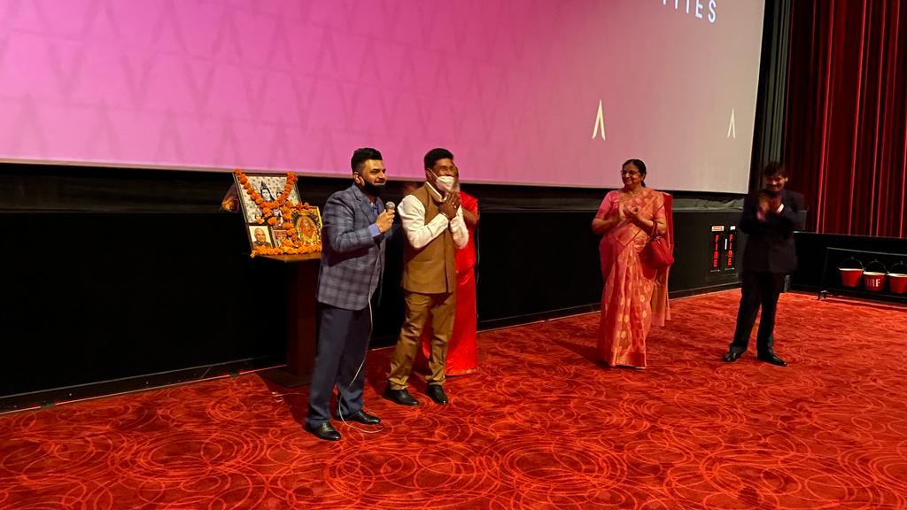 BlessingStudios's tweet image. The film stars #RaviMittal #ShashankChaturvedi #VishalChoudhary  @SarojParida #MukeshDubey #RituHimachal

#ShanthadurgaLights #ApoorvaAgrawl #NirajJha #Postprocut #Arjunapap #VirendraSingh #RachnaManwani #BhaveEdits #ShivKumarAmrutlalSharma #Noopuragra #AshokMeena