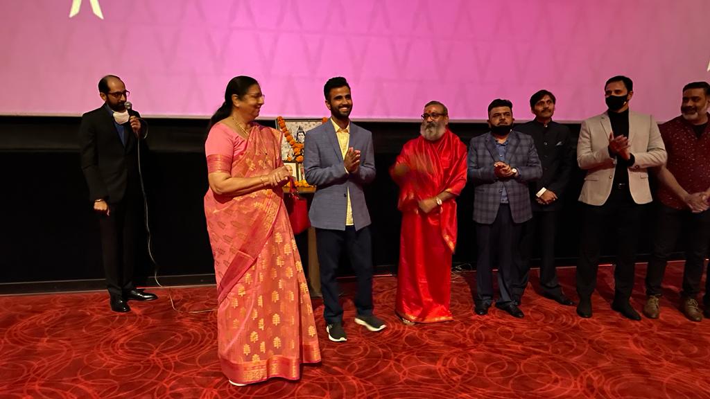 BlessingStudios's tweet image. The film stars #RaviMittal #ShashankChaturvedi #VishalChoudhary  @SarojParida #MukeshDubey #RituHimachal

#ShanthadurgaLights #ApoorvaAgrawl #NirajJha #Postprocut #Arjunapap #VirendraSingh #RachnaManwani #BhaveEdits #ShivKumarAmrutlalSharma #Noopuragra #AshokMeena