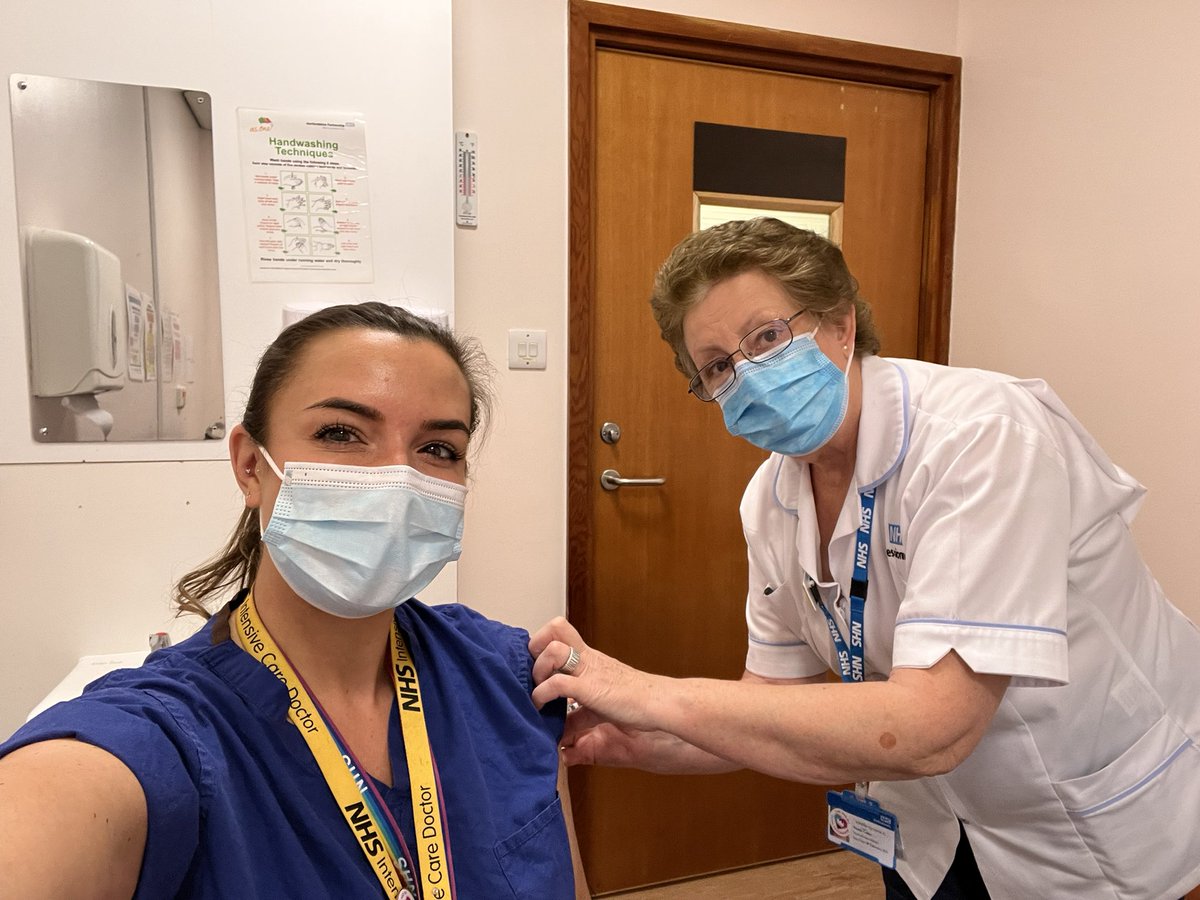drkateflavs's tweet photo. #CoViD booster and #flujab given by my lovely ex-@ListerICU matron @enherts this morning! It’s safe to have both together - I even had mine in the same arm! #GetTheJabDone #boosted 💉🦠🙅🏽‍♀️ @MikeChilvers1 @RachaelCorser https://t.co/rWqEJ5V5I4