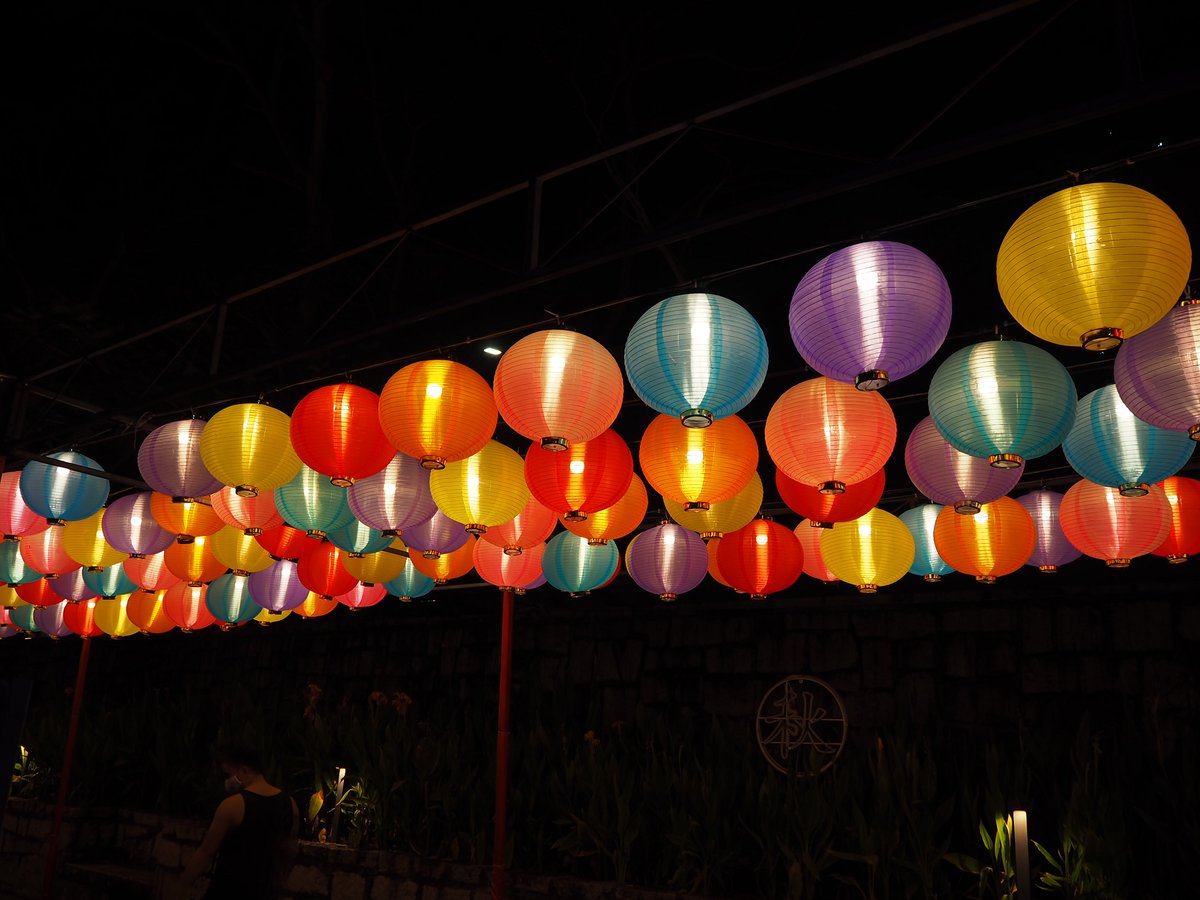 パンダバス 公式アカウント シンガポール は常夏なので 冬のクリスマスイルミネーション というような楽しみがないんですよね と思ったら 中秋節 のお祝いでpang Sua Pondできれいな飾り付けが 期間限定なので 家が近い方はお早めに Note パンダバス 公式アカウント シンガポール は常夏なので 冬のクリスマスイルミネーション というような楽しみがないんですよね と思ったら 中秋節 のお祝いでpang Sua Pondできれいな飾り付けが 期間限定なので 家が近い方はお早めに Note