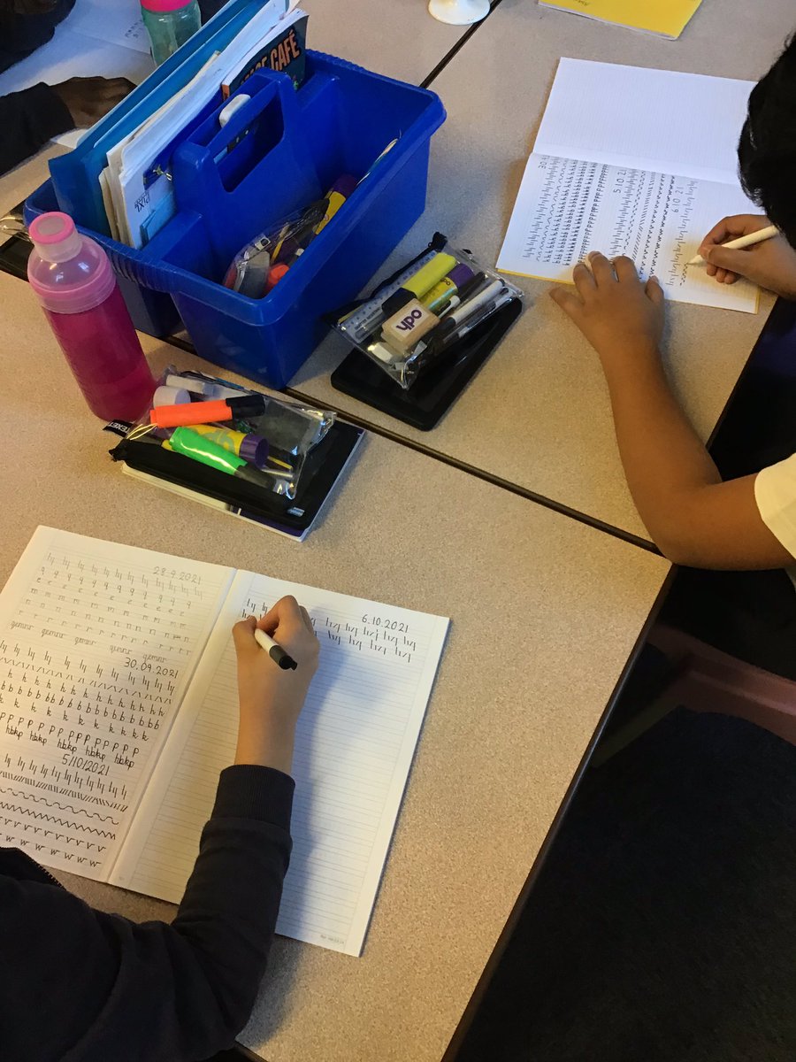 PindersPrimary's tweet photo. Year 5.6 have been working really hard to improve and maintain a consistent handwriting style. There will be pen licenses all around soon! #PPHandwriting #PPEnglish #PPWriting https://t.co/dXh499BpIQ