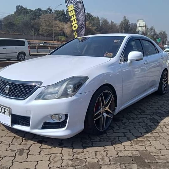 Fetch_Kenya's tweet photo. Deals 🤝 🔥 🔥 🔥 
2008 Toyota Crown | 2500cc Petrol Automatic | AMG Alloy Rims | Suede Seats | Cruise Control | Electric Seat Adjustments | Parking sensors | Very Clean &amp; Well Maintained 
Price 1.02M TRADE IN ACCEPTED 
Call/WHATSAPP 0716 720 612

#offshoreaccountFact
#LGSuper https://t.co/Chw8C1eHeC