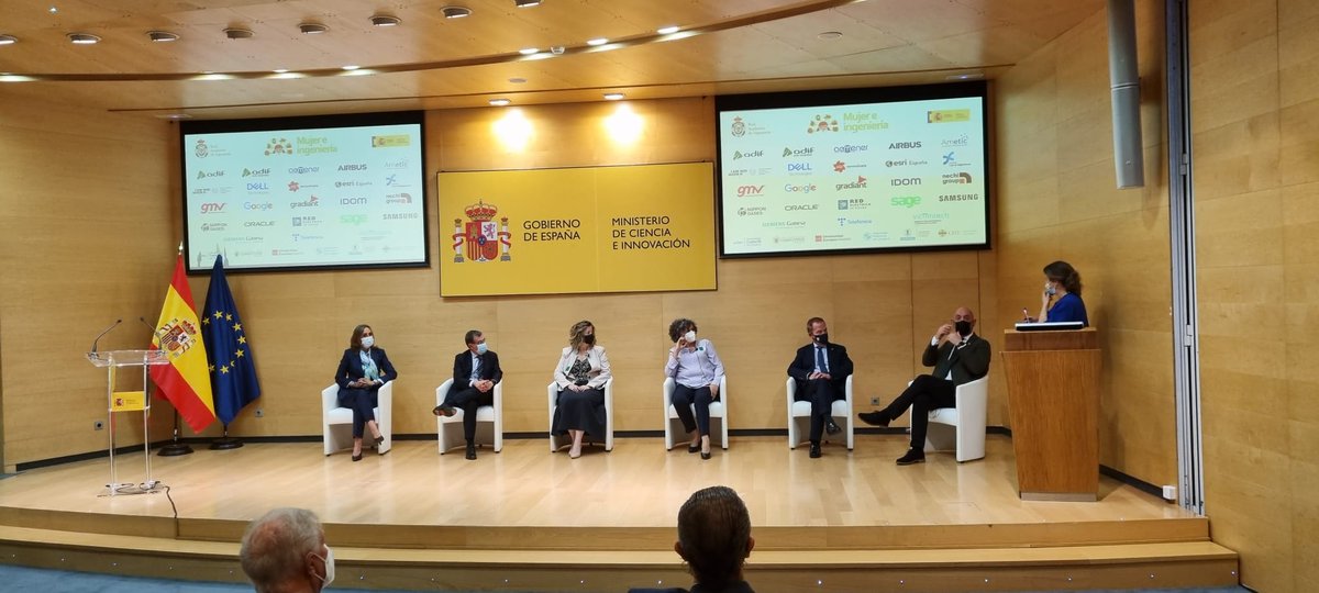 AMETIC_es's tweet photo. 🔴Puedes ver aquí la clausura de la V edición del programa ‘Mentoring de Excelencia’ del proyecto 
@Mujeringenieria de @RAI_Ingenieria, en el que participó ayer @AMETIC_es con 10 mentees mujeres, 8 empresas y mentores 
Clausuró @DianaMorantR @educaciongob 
https://t.co/58ahXEXEJs https://t.co/zdxbFZK3jr