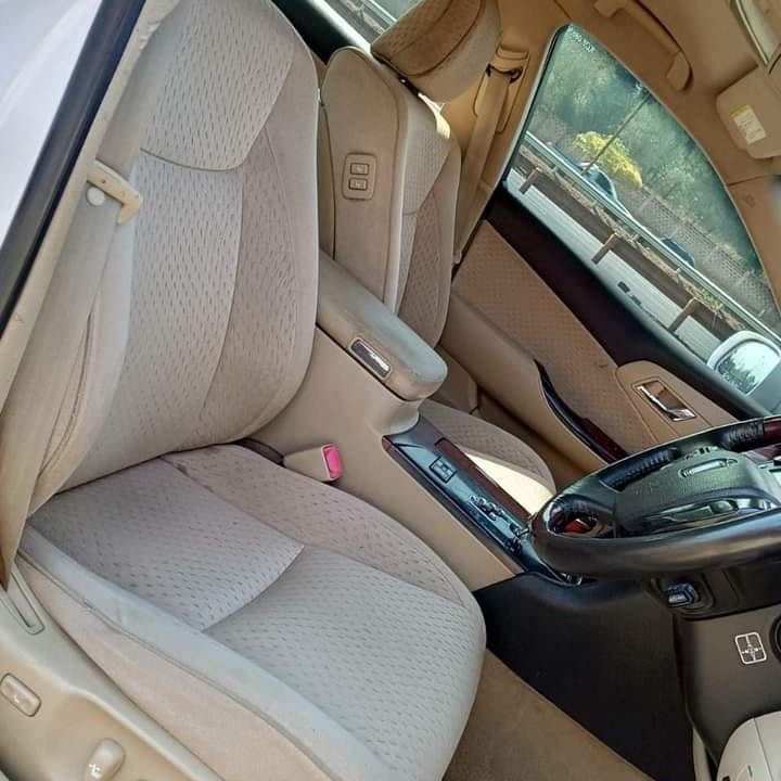 Fetch_Kenya's tweet photo. Deals 🤝 🔥 🔥 🔥 
2008 Toyota Crown | 2500cc Petrol Automatic | AMG Alloy Rims | Suede Seats | Cruise Control | Electric Seat Adjustments | Parking sensors | Very Clean &amp; Well Maintained 
Price 1.02M TRADE IN ACCEPTED 
Call/WHATSAPP 0716 720 612

#offshoreaccountFact
#LGSuper https://t.co/Chw8C1eHeC