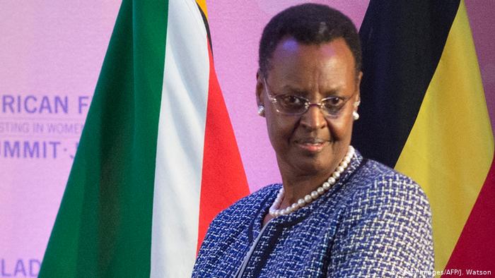 hot100_ug's tweet photo. #OnThaStrip-Min of Education And Sports Ms Janet Museveni wants SCIENCE to be taught in local languages at primary level
"when you bring it in the mother tongue it becomes real and meaningful"-the first lady said
Yo Thoughts? @byg_kahuna @DrHilaryOkello https://t.co/RdNSS4vzDb