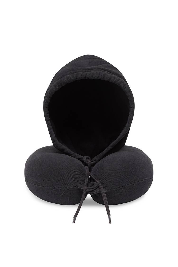 upnextdesigner's tweet photo. Balenciaga Reveals $650 USD Travel Pillow https://t.co/wiIoO8SvEg