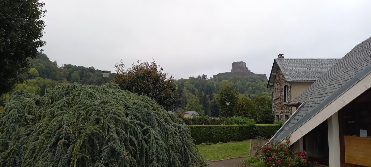 SavignatV's tweet photo. #meteosancy - vendredi 8 OCtobre- 9h00-Murol-ciel couvert☁️🍂🍁
7⁰-pas de vent pour le moment !!
@otsancy @MeteoSancy https://t.co/eSokMRJHMn