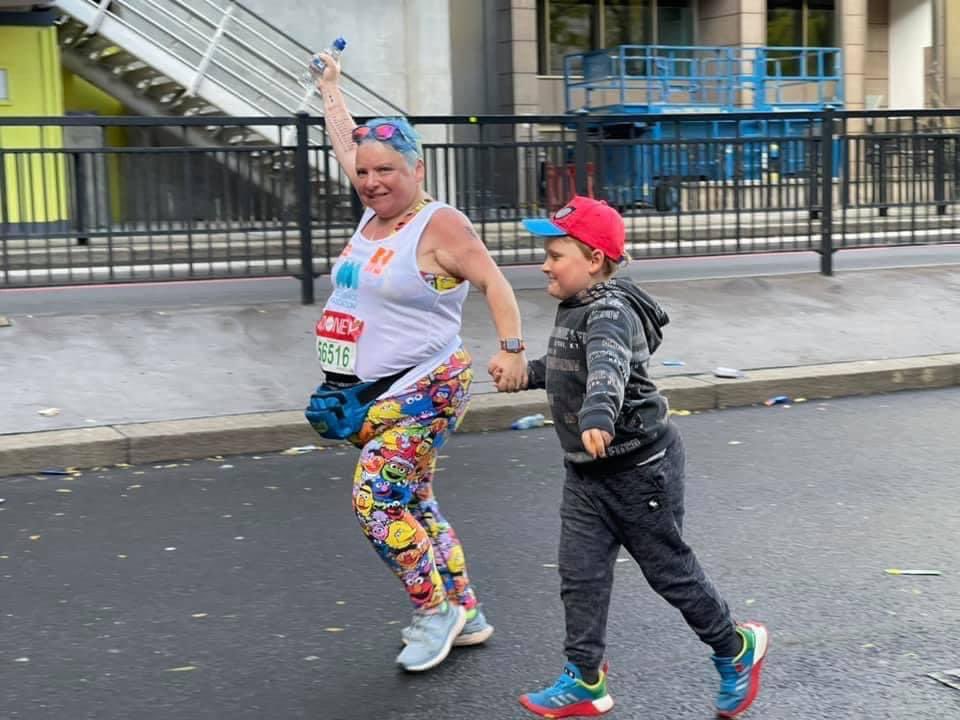 Kez_A79's tweet photo. My amazing week continues still buzzing from @LondonMarathon I got to run with @thebodycoach in Cardiff this morning. A lovely guy we talked about the marathon & I told him how my son Osian thought I could be a u tuber like him to inspire people 🤣😍 #everyrunnercounts https://t.co/w7V9ydn5SB