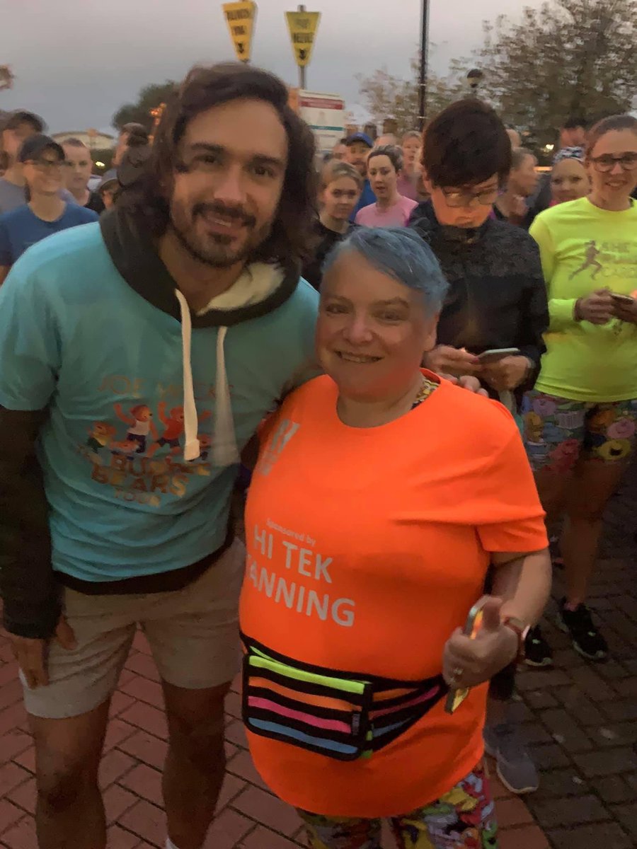 Kez_A79's tweet photo. My amazing week continues still buzzing from @LondonMarathon I got to run with @thebodycoach in Cardiff this morning. A lovely guy we talked about the marathon & I told him how my son Osian thought I could be a u tuber like him to inspire people 🤣😍 #everyrunnercounts https://t.co/w7V9ydn5SB