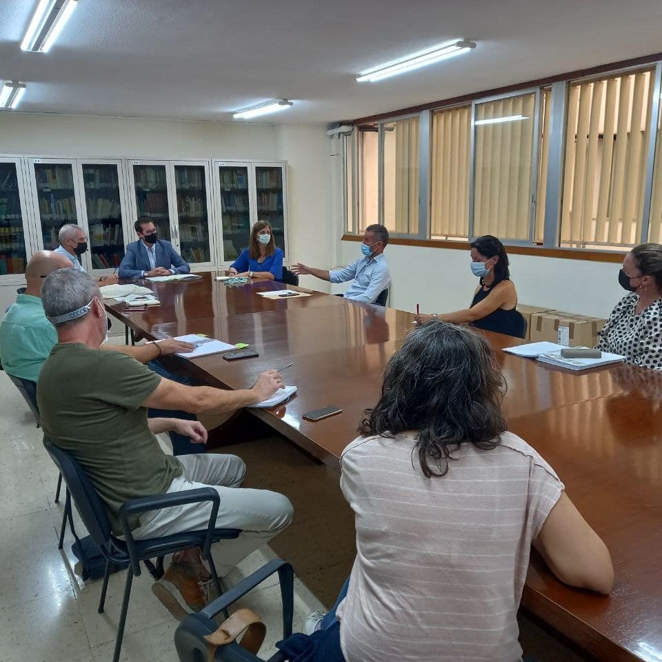 🤝 Reunió a Alacant amb les Comunitats Educatives de:
🏫 CEIP Azorín.
🏫 CEIP El Tossal.
🏫 CEIP Emilio Varela.

✅ Els vam comunicar els acords arribats amb l'empresa adjudicatària de 🏗 l'actuació per a la retirada del fibrociment i vam informar de la nova 📆 planificació.