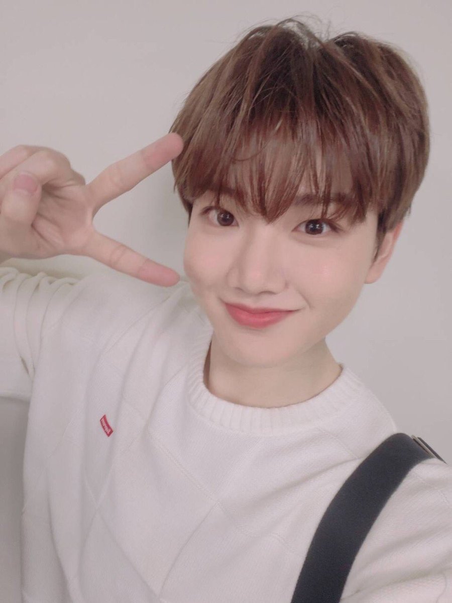 junkyummfanbase's tweet photo. LINE &amp; WEBIO update 

“ဒီနေ့လည်း အားတင်းထားနော်!!!❤️”

#JUNKYU #TREASURE #준규 #트레저 https://t.co/rgYFYj0s4M