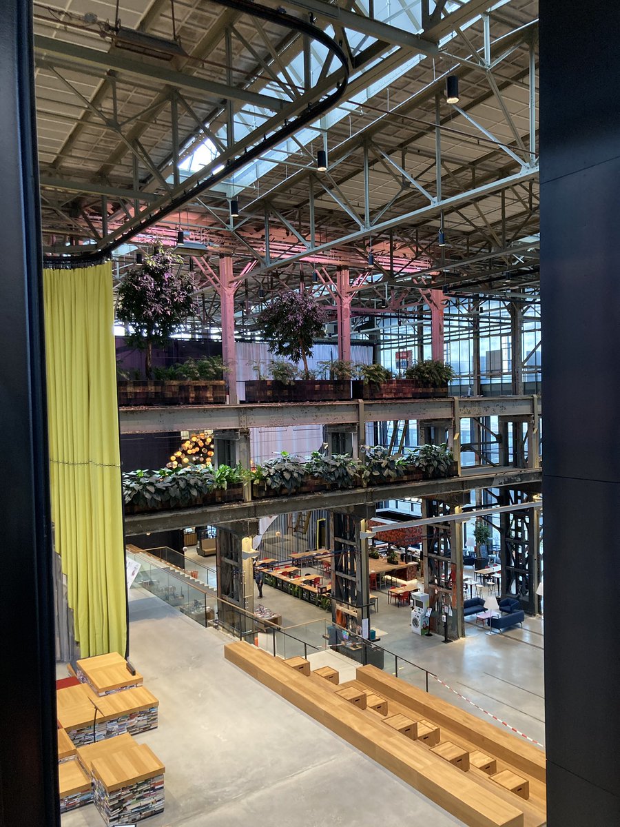 Voelt toch beetje als terugkomen op t oude nest. Opnieuw onder de indruk. Zowel met kinderen in de bieb als zakelijk op de werkplekken. Fijnplekkie