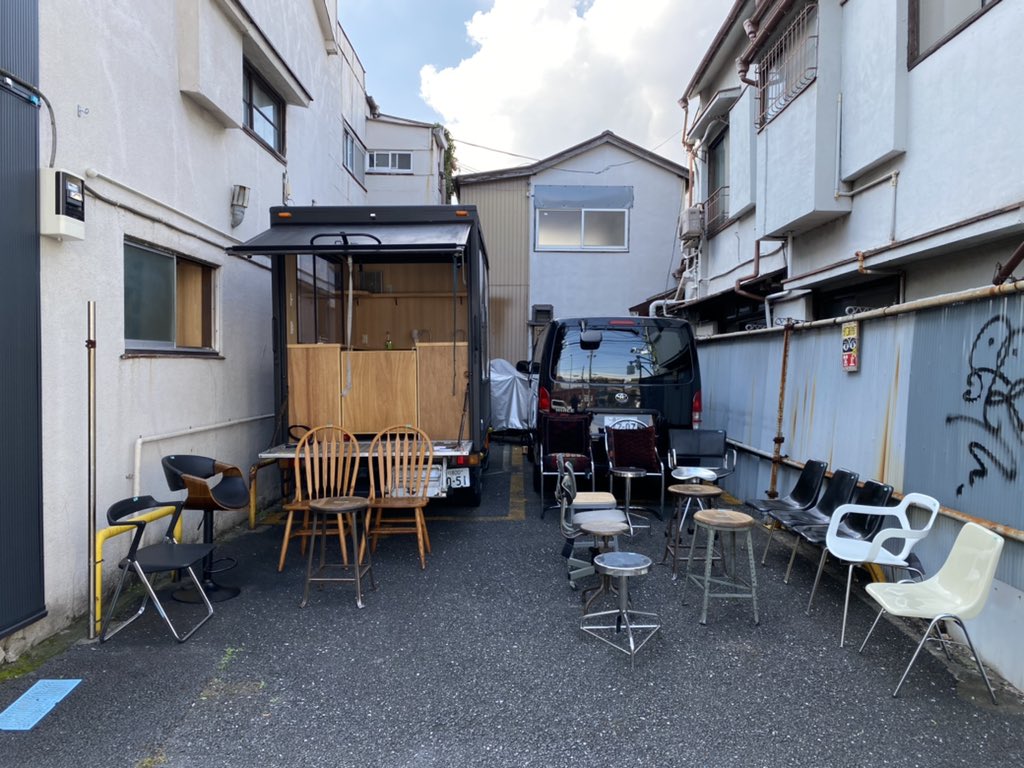 HTMTokyo's tweet photo. konomad pop up
「pretty vacant」
10/8-10/12
12:00-19:00(最終日は18:00まで)
Hand To Mouthで取り扱いの椅子26脚も建物隣のパーキングエリアに出展しています。
フリマ価格になっています。
コミュニティスペースになっているので、
是非お気軽に座ってお試しください。
#konomad https://t.co/T3f8hza9Ia