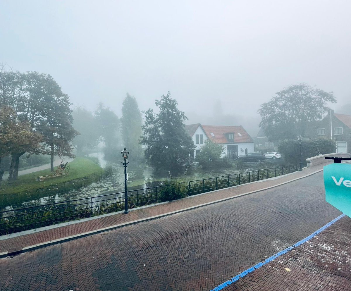 𝙂𝙤𝙚𝙙𝙚𝙢𝙤𝙧𝙜𝙚𝙣!  Wat is Zoetermeer weer een plaatje deze ochtend! Altijd leuk om de dag met zoiets moois te beginnen.

Met dank aan collega’s Marcel, Ruud en Mieke voor de mooie foto’s! 

#vrijdag #zoetermeerindemist #verlaanindemist #zoetermeer #mistigmooi