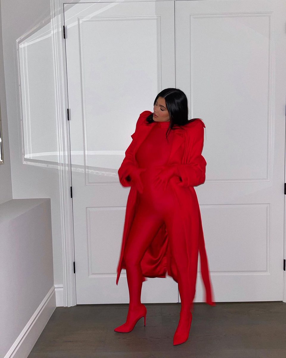 kyliejennerbth's tweet photo. Kylie Jenner จากอินสตาแกรม  

ลุคที่สาวๆบ้าน Kardashian + Jenner ฮิตกันมากตอนนี้ ตัดภาพมาที่ไทยเราถ้าแต่งตามบ้างคือตาย 😂 https://t.co/xpCQFlwU5u