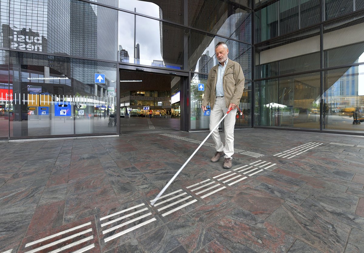 Voor mensen met een beperking is toegankelijkheid geen vanzelfsprekendheid. Wat zou het mooi zijn als we letterlijke en figuurlijke drempels weg kunnen nemen. Een klein gebaar, zoals je fiets goed wegzetten, kan het verschil maken!
Meer voorbeelden horen ➡️app.springcast.fm/14982/onbeperk…