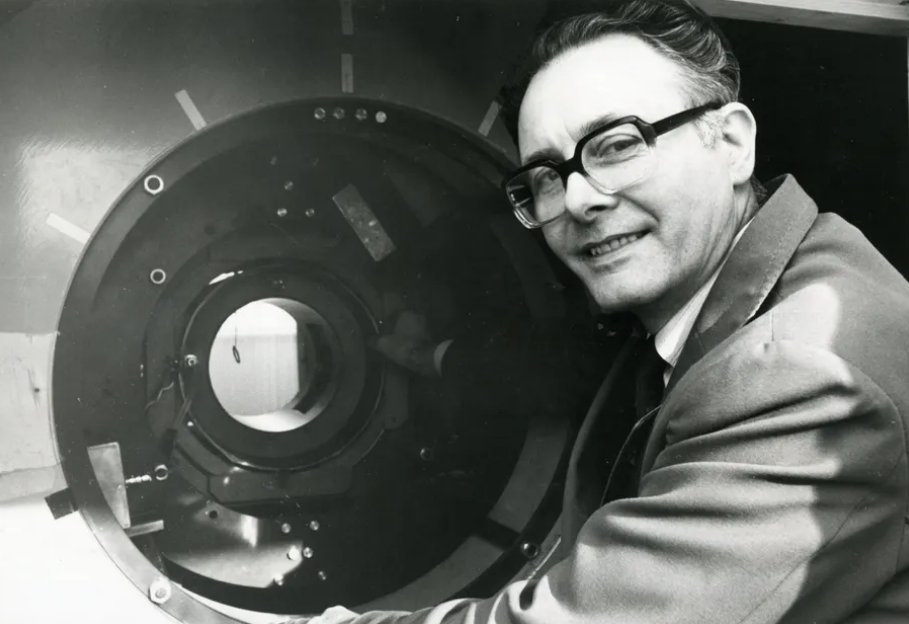 #OnThisDay in 1933, Sir Peter Mansfield was born. He was an English physicist who was awarded the 2003 Nobel Prize in Physiology or Medicine, shared with Paul Lauterbur, for discoveries concerning MRI. Let's commemorate his contributions to the field!
#Radiology #MRI #MedPhys