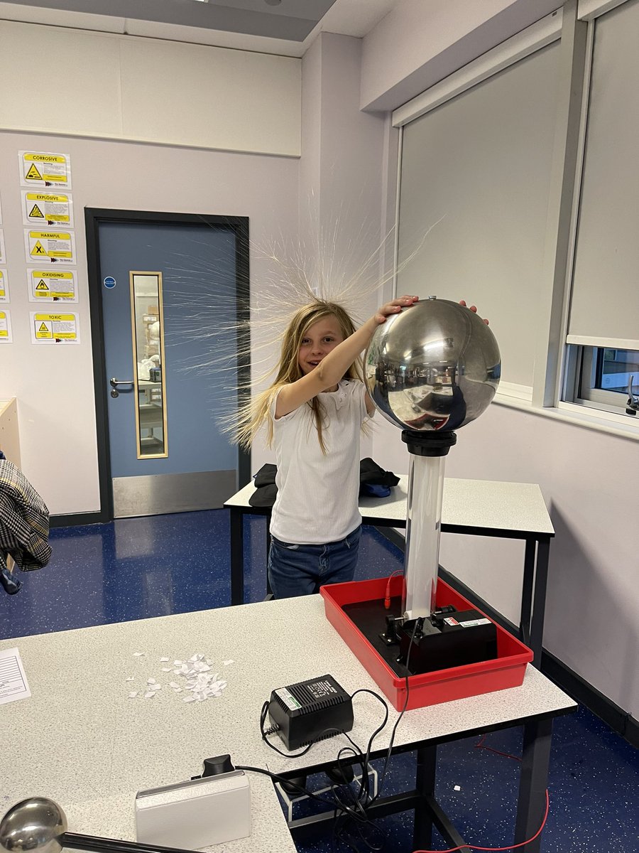 DearneScience's tweet photo. What an excellent example of static electricity ! https://t.co/kjqBSFsHCE