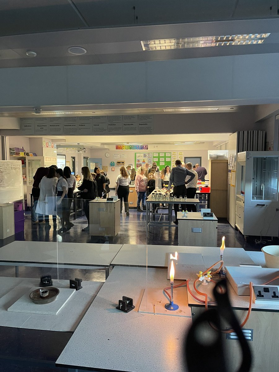 DearneScience's tweet photo. Fantastic start to the Y6 open evening 🙂 https://t.co/80JtRcJTXq