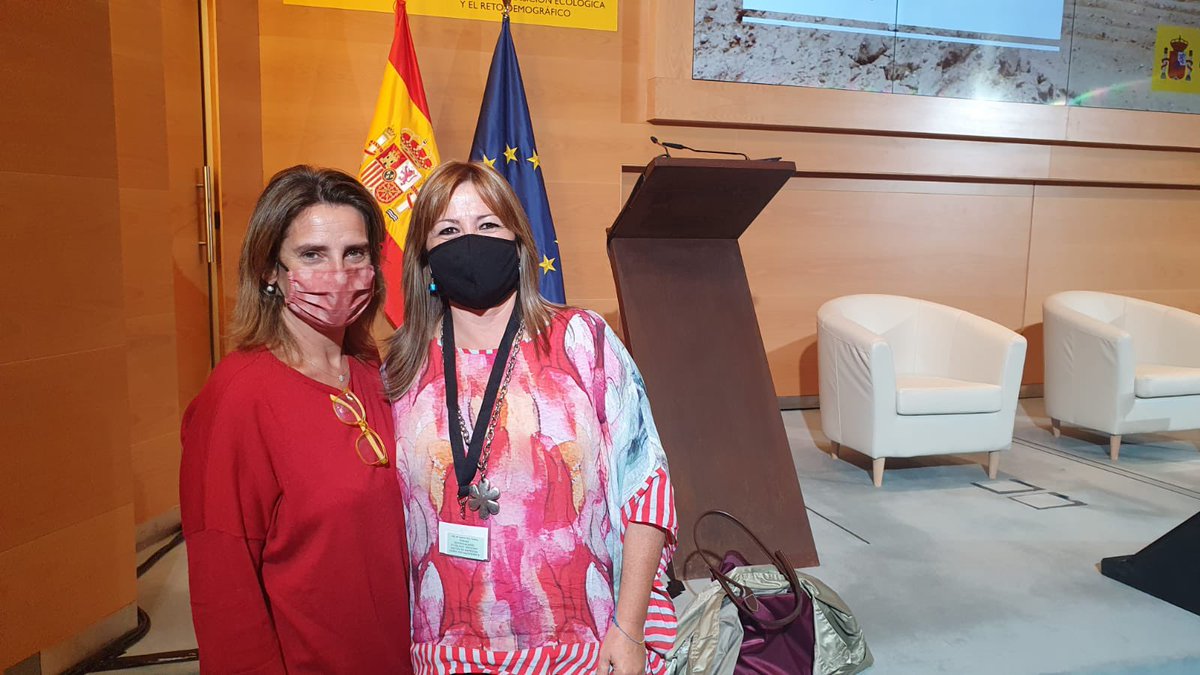 martacorella1's tweet photo. Un honor participar en esta Jornada sobre la elaboración del nuevo Programa de acción Nacional contra la Desertificación, aportando el valor imprescindible del territorio!! 
Gracias al @mitecogob y @Teresaribera por contar con nosotr@s!! 
#mundoruralvivo https://t.co/bSTHEYTZHV