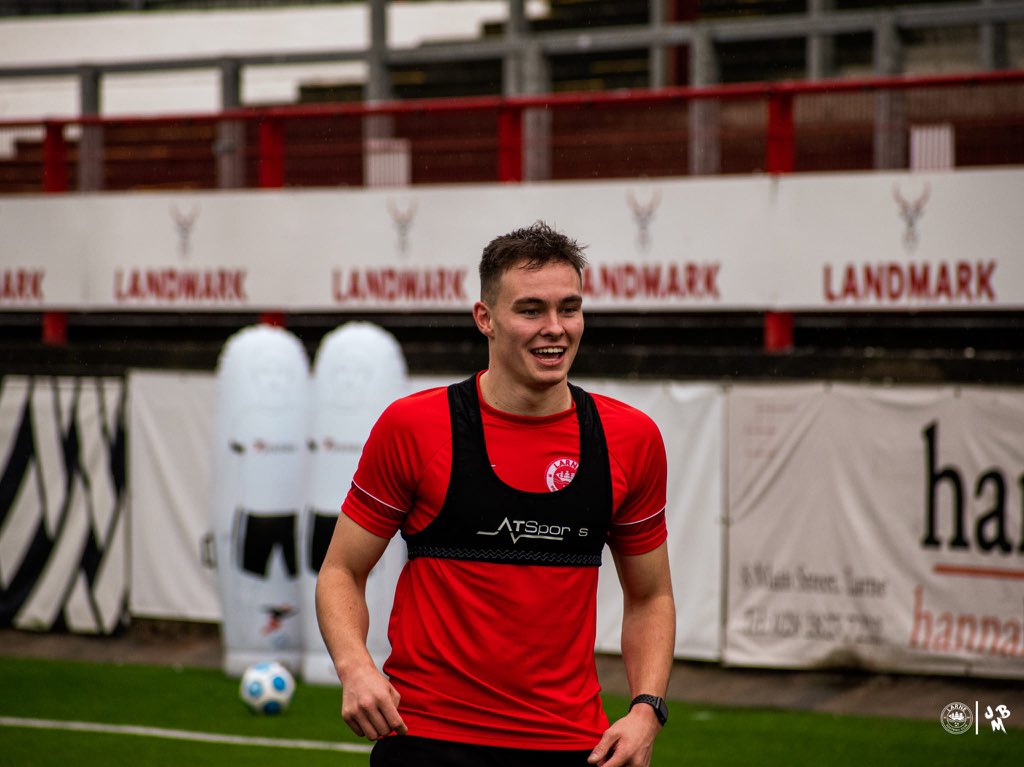 larnefc's tweet photo. 𝗚𝗼𝗼𝗱 𝗹𝘂𝗰𝗸 𝗞𝗼𝗳𝗶! 🤞

It’s match day for the @NorthernIreland U21s as they continue their @UEFAUnder21 Qualifying campaign against Russia 👊

#WeAreLarne #BeTheDifference https://t.co/TXxrzilahh