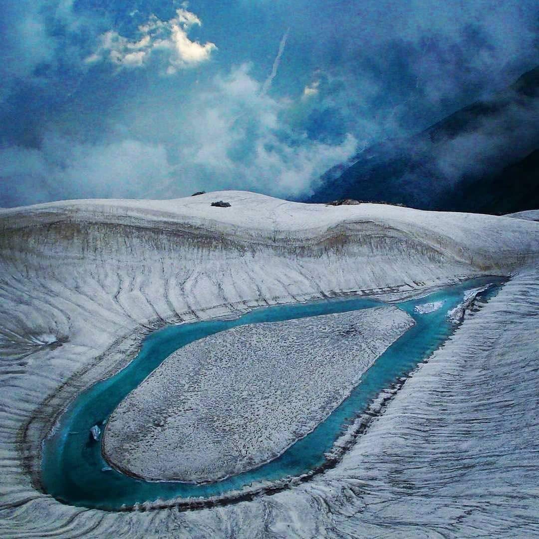 Pak_sightseeing's tweet photo. Ansoo Lake is a tear-shaped lake located in Kaghan Valley, KPK, Pakistan. It is located at an elevation of 4,245 meters above sea level and is considered one of the highest lakes of the Himalayas Range. #AnsooLake #Lakes #TourismPakistan #Pakistan https://t.co/euFqOTHR16