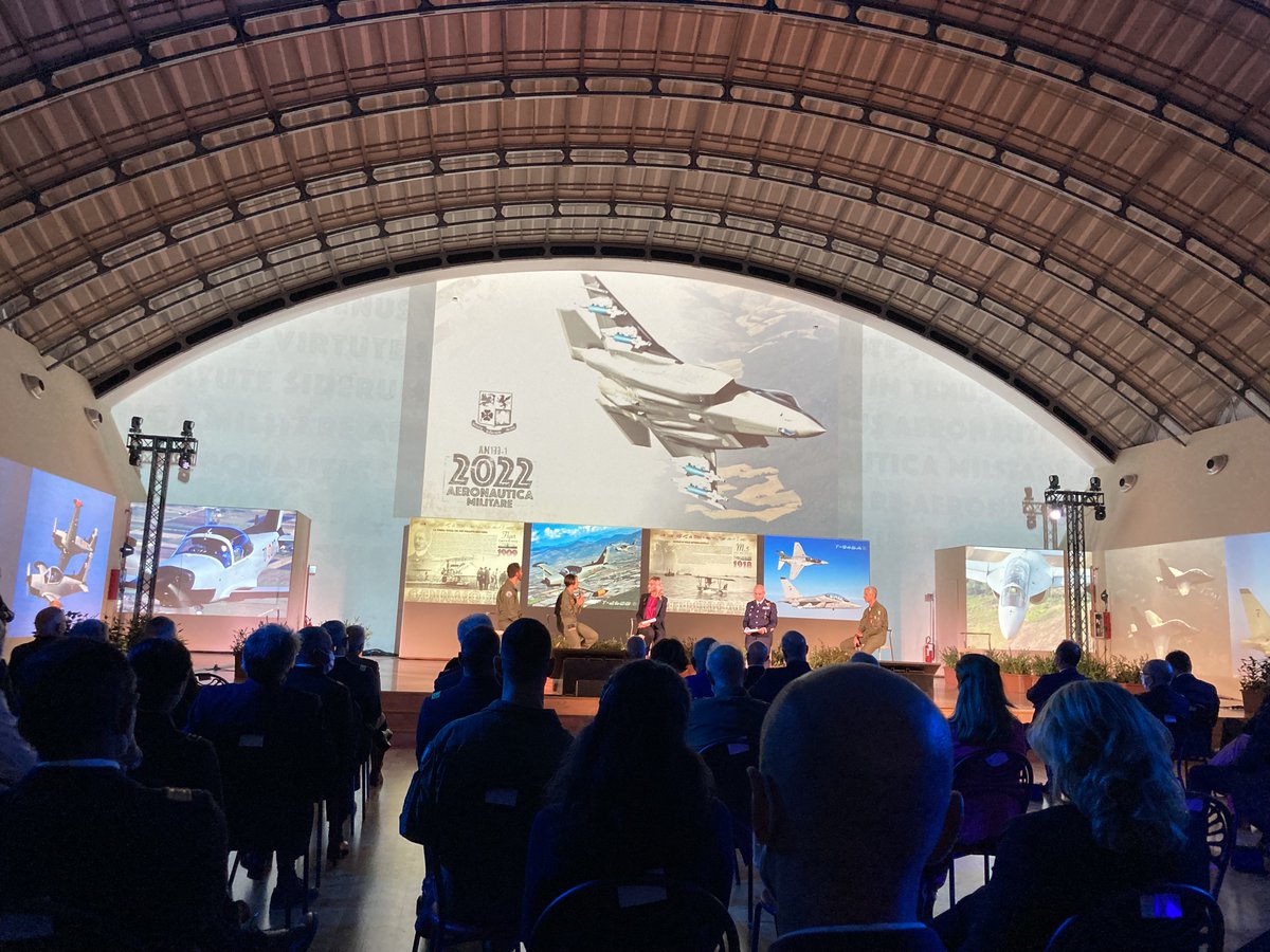SezRomaDue's tweet photo. 100-1: @ItalianAirForce presenta il #Calendario2022 nella splendida cornice del Polo logistico e sportivo dell'aeroporto di Roma-Urbe. https://t.co/C0qKM1F5pw