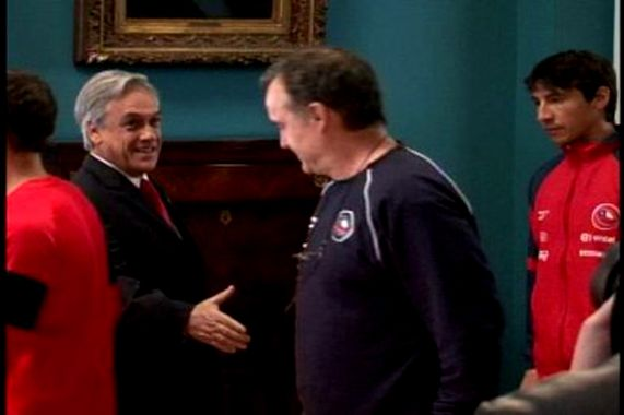 _PatoJ_'s tweet photo. @SebaUrriaga @pinigol51 Que vuelva el Loco Bielsa, un visionario... https://t.co/XdyX0JVUaF