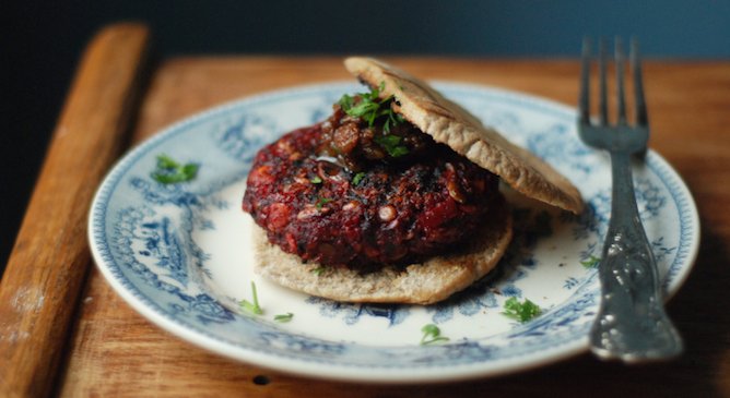 Quickcrop's tweet photo. Something for the weekend...
These Beetroot Burgers are on the menu in my house tonight😉 & tomorrow it will be beetroot wedges.
What's you favourite way to cook beetroot?
https://t.co/xZ9nS9SkhX
#beetrootburgers #beetrootrecipes https://t.co/oQ0U4hV7FL