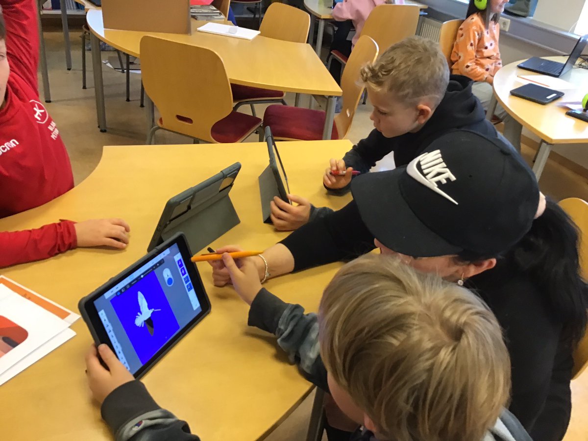 Snillismiðjan í fullum gangi í flæði á miðstigi í Snælandsskóla <a href="/snaelandsskoli/">Snælandsskóli</a> <a href="/daddu01/">Guðmunda Hrönn Guðla</a> <a href="/ragnheidureyglo/">Ragnheiður Eygló</a> #menntaspjall #sköpunoggleði