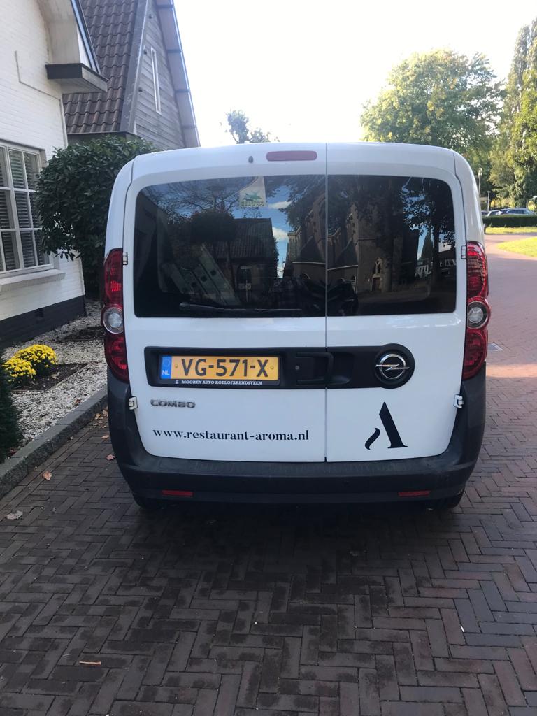 Auto voorzien van mooie reclame maar ook fantastisch gegeten bij restaurant Aroma, Italian fine dining. #autobestickering #reclame #autobelettering #bestickering #autoreclame #vaassen #jtninl
