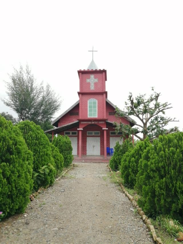 spring21MM's tweet photo. Military Terrorists Troops Randomly Opened fire &amp; Fired Artillery Shells along the road on their way to #Kalay from #Gantgaw on Oct 8 morning.A artillery shell Fell into a Baptist Church in #Chaungkwa village where villagers are hiding &amp; Exploded in a park of the Church
#Oct8Coup https://t.co/oQbfSuo1l5