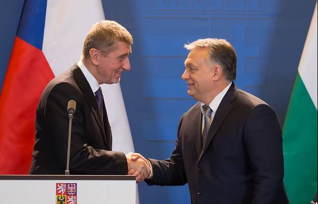 Libristo's tweet photo. @Viktor_Orban may be a controversial figure in his own country but that doesn't seem to stop our Hungarian customers from reading.  😀📚🇭🇺👍
Just this year we served 998,791 customers in Hungary alone.   
@AndrejBabis and his friends visiting 🇨🇿@VisitCZ https://t.co/l6XwWVhso8