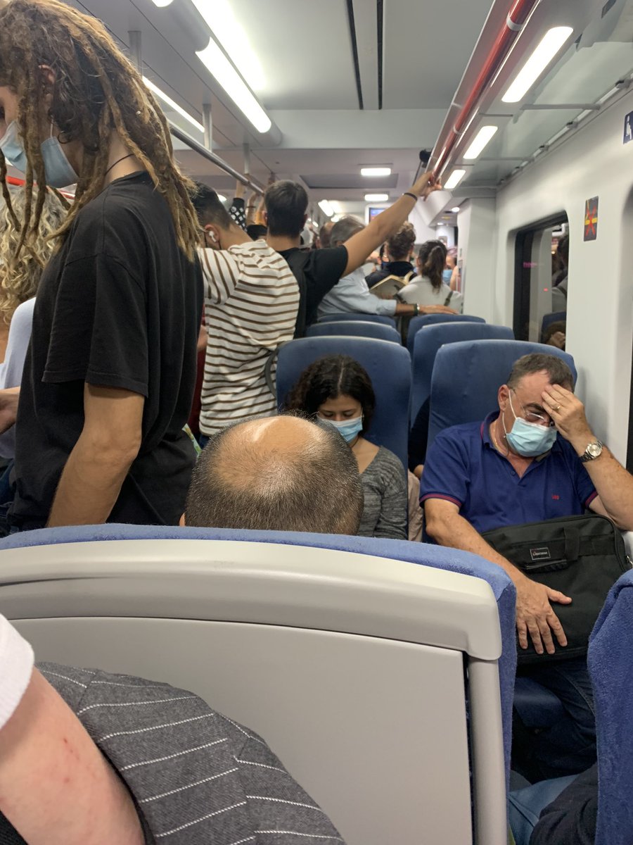 WeedBarcelona's tweet photo. @emergenciescat @emergenciescat y en Rodalies no se aplica? Tiene la huelga hasta 12 Oct con trenes cortos enzima. Que opciones tenemos evitar esto? https://t.co/KHflHjrDCx