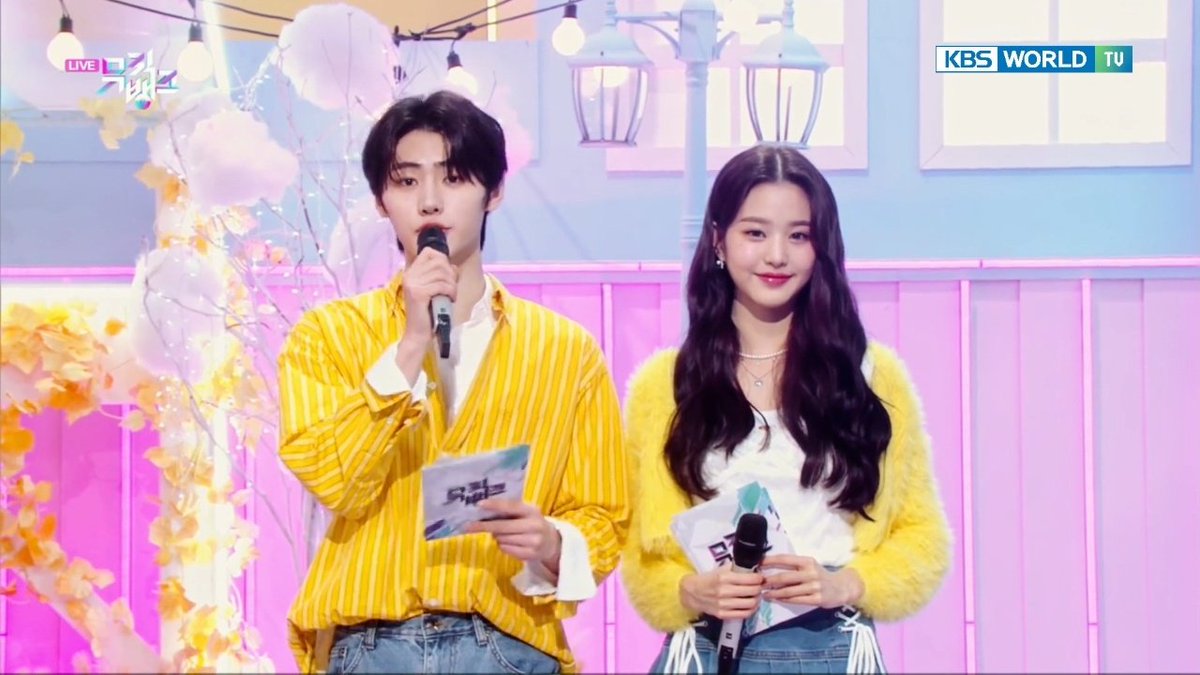 jaeyoonfiles's tweet photo. mubank's new mc — sunghoon &amp; wonyoung ♡ https://t.co/o2sl04LbFb